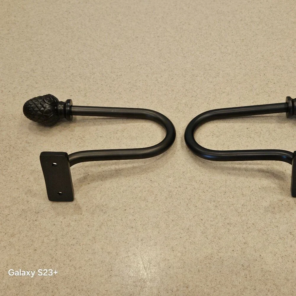 RARE NEW PAIR FRONTGATE PINEAPPLE OUTDOOR ALL WEATHER CURTAIN ROD TIEBACKS END